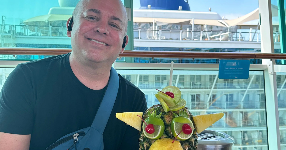Cet homme vit sur un bateau de croisière 300 jours par an parce que c’est moins cher que de louer un appartement