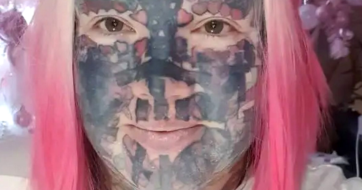 Melissa Sloan a de nombreux tatouages sur le corps et le visage. Elle estime avoir environ 1 000 tatouages et considère cela comme une addiction.